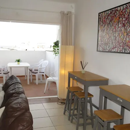 Modern Bright Old Town Two Bedroom Pdc *